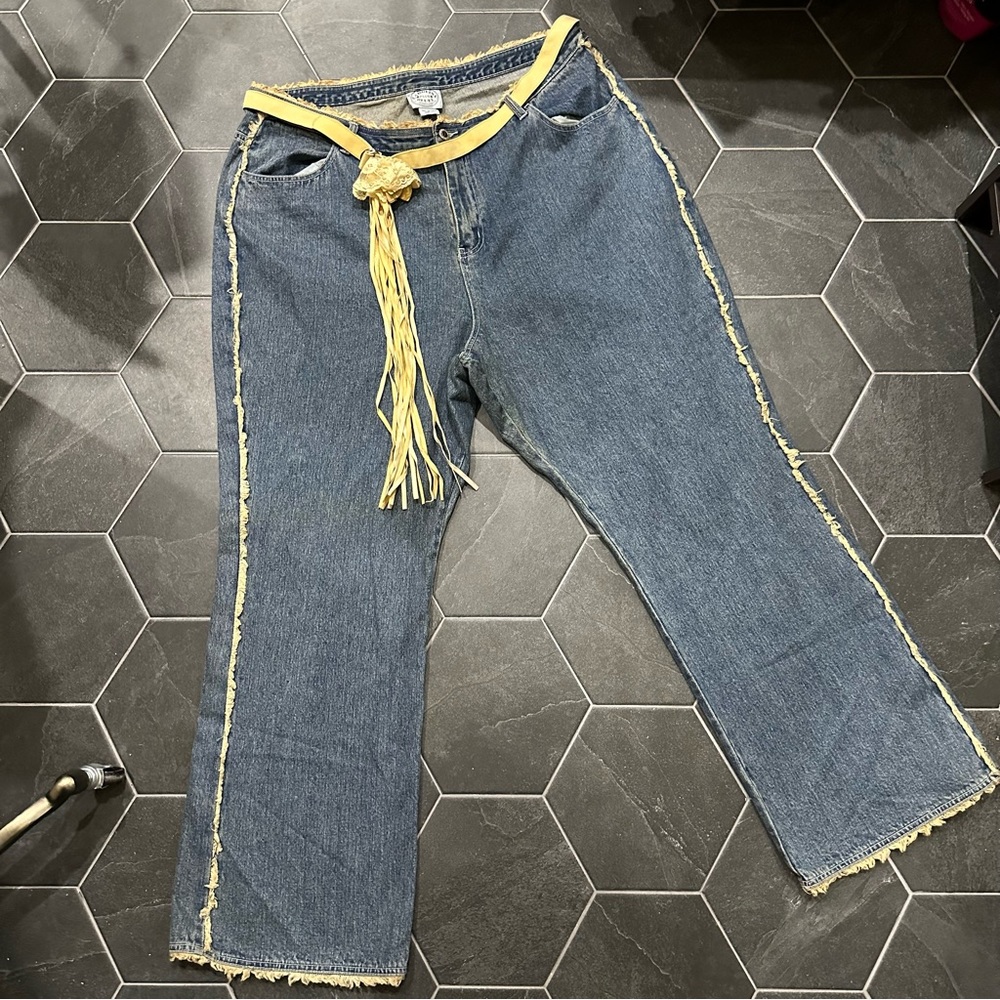 VTG Y2K 2000s Raw Hem Fringe Waist Trim Jeans w/ Tassel Flower Belt